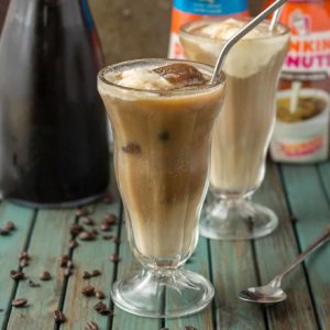 Have your coffee and your dessert too with this Coffee Cooler Float. Cold brew is combined with root beer, cream and vanilla ice cream to give you the ultimate in coffee indulgence! | Strawberry Blondie Kitchen