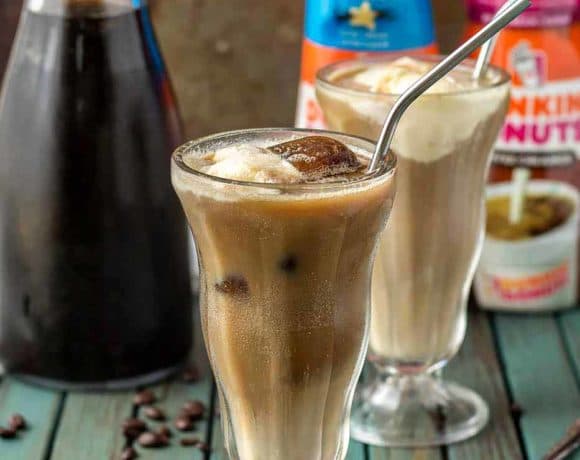 Have your coffee and your dessert too with this Coffee Cooler Float. Cold brew is combined with root beer, cream and vanilla ice cream to give you the ultimate in coffee indulgence! | Strawberry Blondie Kitchen