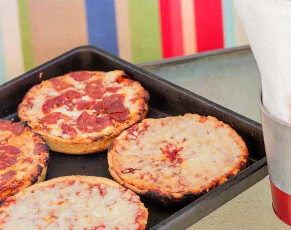 Summertime pizza parties have never been easier and simpler thanks to Easy grilled pizzas with Red Baron Singles Deep Dish pizzas. Throw a few on the grill and you’ve got yourself a pizza party faster than you can call the delivery man. | Strawberry Blondie Kitchen