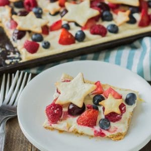 What is more Patriotic than a Star Spangled Berry Sheet Pan Pie?  It's an all American pie loaded with berries, citrus flavors and studded with pie stars.  A delicious addition to all your festive parties this year! | Strawberry Blondie Kitchen