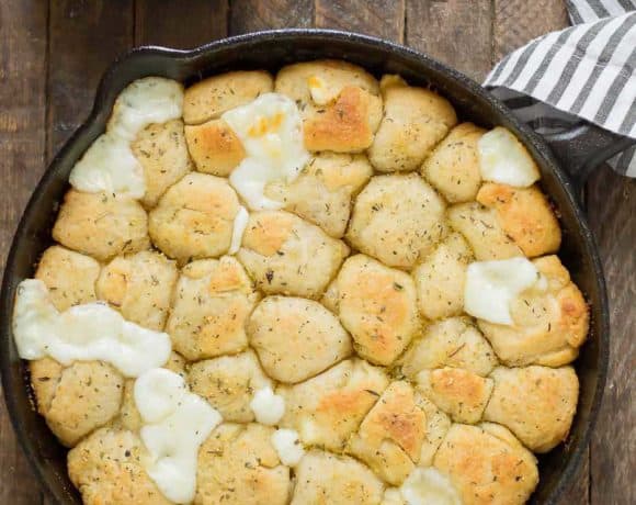 Savory bites of gooey cheese and garlic, these Garlic Cheese Bombs will be your new go to appetizer, snack or side dish for any occasion!  | Strawberry Blondie Kitchen