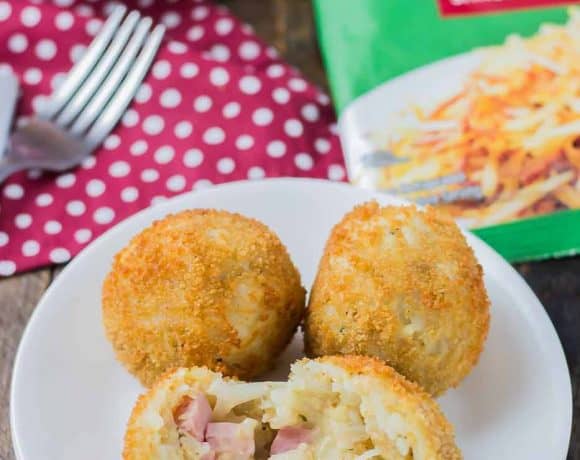 Crispy, crunchy and packed with ham and cheesy goodness, these Ham and Cheese Stuffed Hash Brown Balls should be on your next breakfast and brunch table! | Strawberry Blondie Kitchen