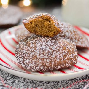 Gingerbread Madeleines are the perfect soft and buttery sponge cakes to send your tastebuds right into the holiday season! | Strawberry Blondie Kitchen