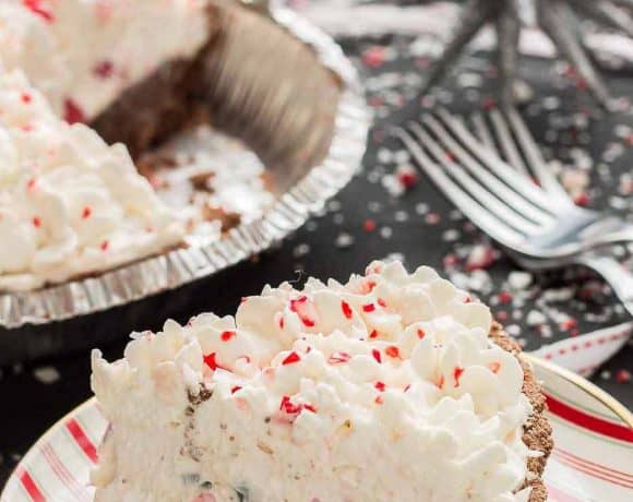 Layers of JELL-O chocolate pudding, creamy cream cheese filling and crushed peppermint candies make this No Bake Candy Cane Pie the perfect holiday dessert! | Strawberry Blondie Kitchen