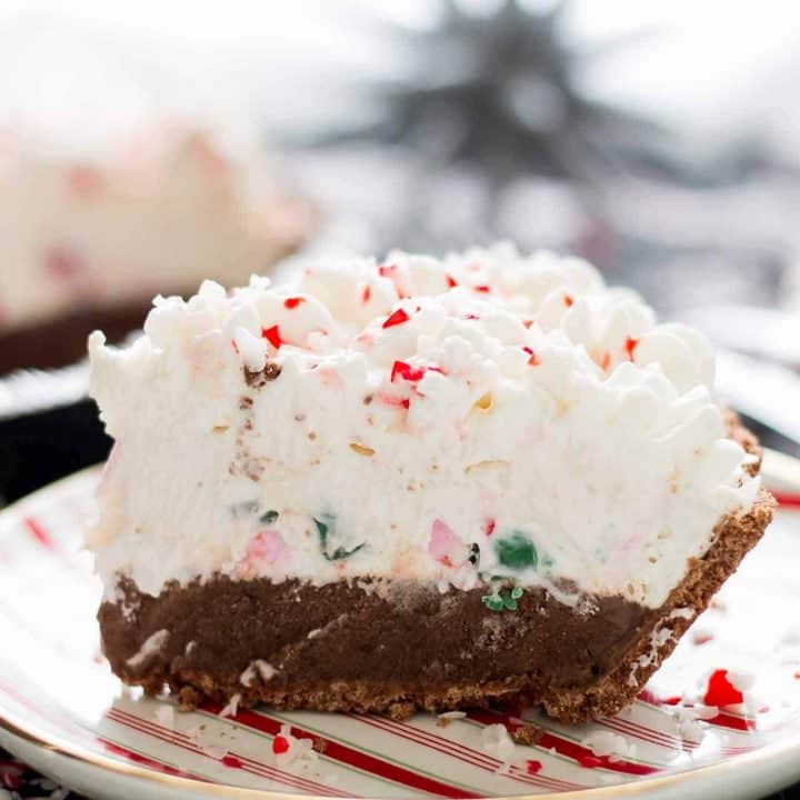 Layers of JELL-O chocolate pudding, creamy cream cheese filling and crushed peppermint candies make this No Bake Candy Cane Pie the perfect holiday dessert! | Strawberry Blondie Kitchen