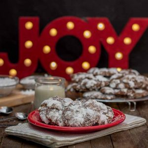 Peppermint Crinkle Cookies are delicious, chocolaty, minty bites of cookies suitable for the big guy himself! | Strawberry Blondie Kitchen