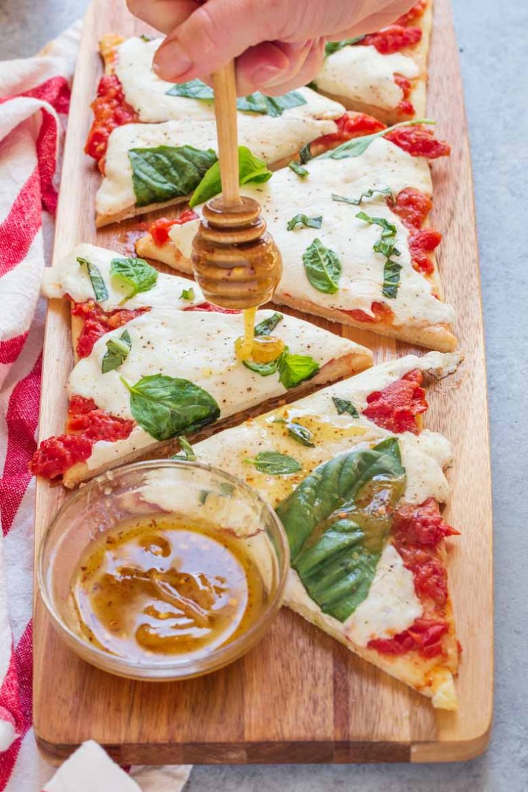 Easy Margherita Flatbread Recipe Strawberry Blondie Kitchen