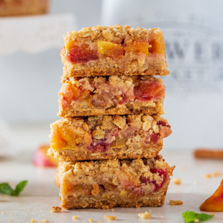 Peach Cobbler Crumble Bars