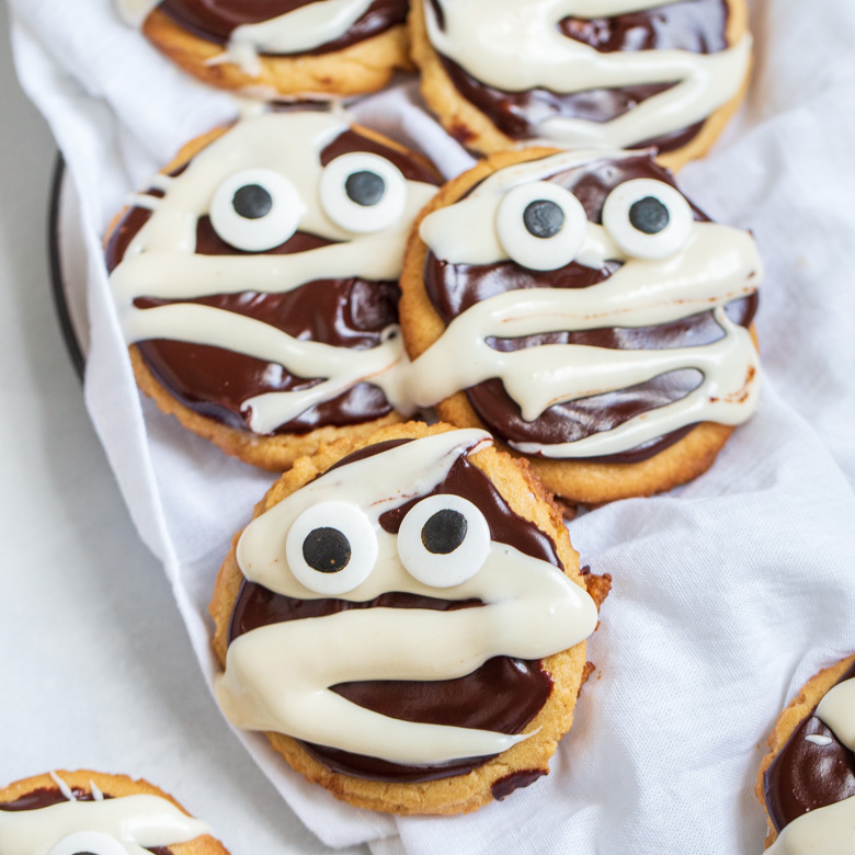 Peanut Butter Chocolate Mummy Cookies - Strawberry Blondie Kitchen